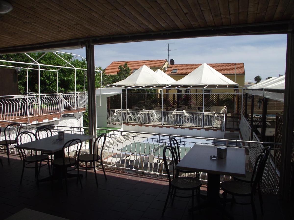 Bike And Breakfast Apartments Pietra Ligure Ngoại thất bức ảnh