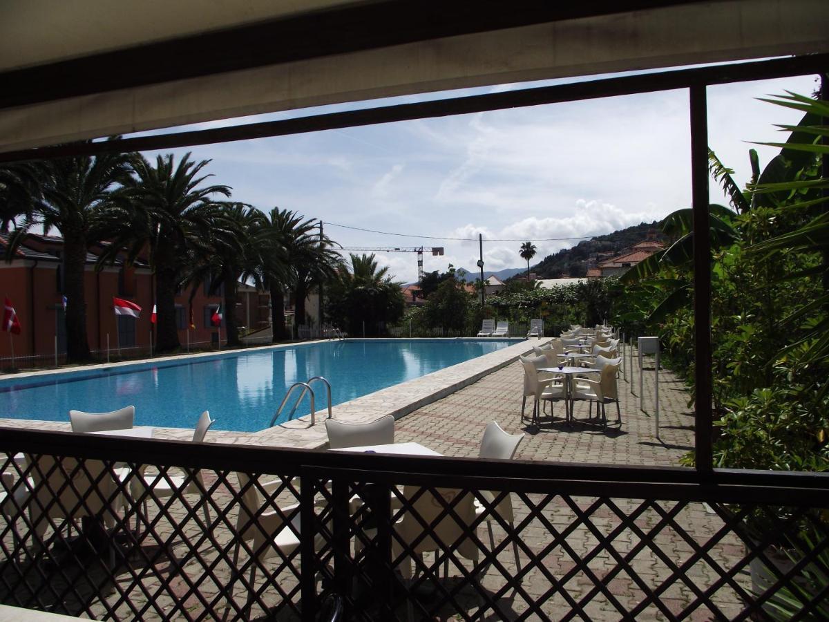 Bike And Breakfast Apartments Pietra Ligure Ngoại thất bức ảnh