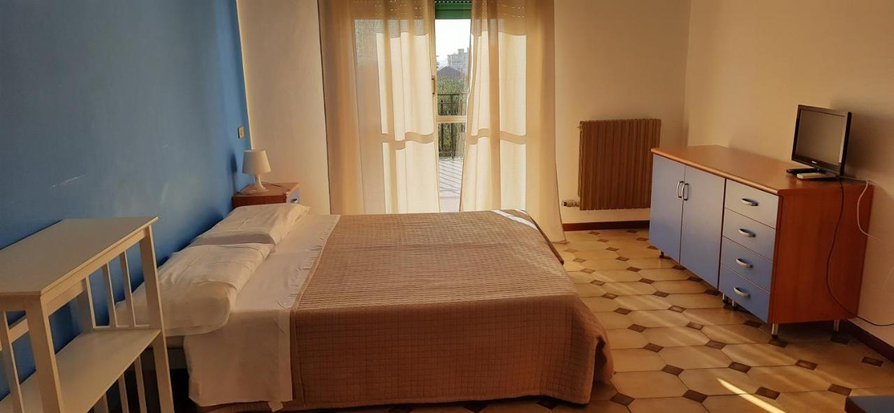 Bike And Breakfast Apartments Pietra Ligure Ngoại thất bức ảnh