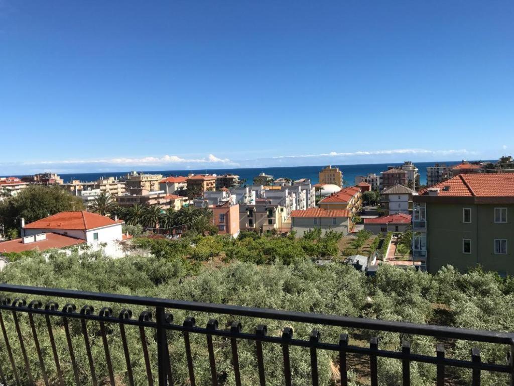 Bike And Breakfast Apartments Pietra Ligure Ngoại thất bức ảnh